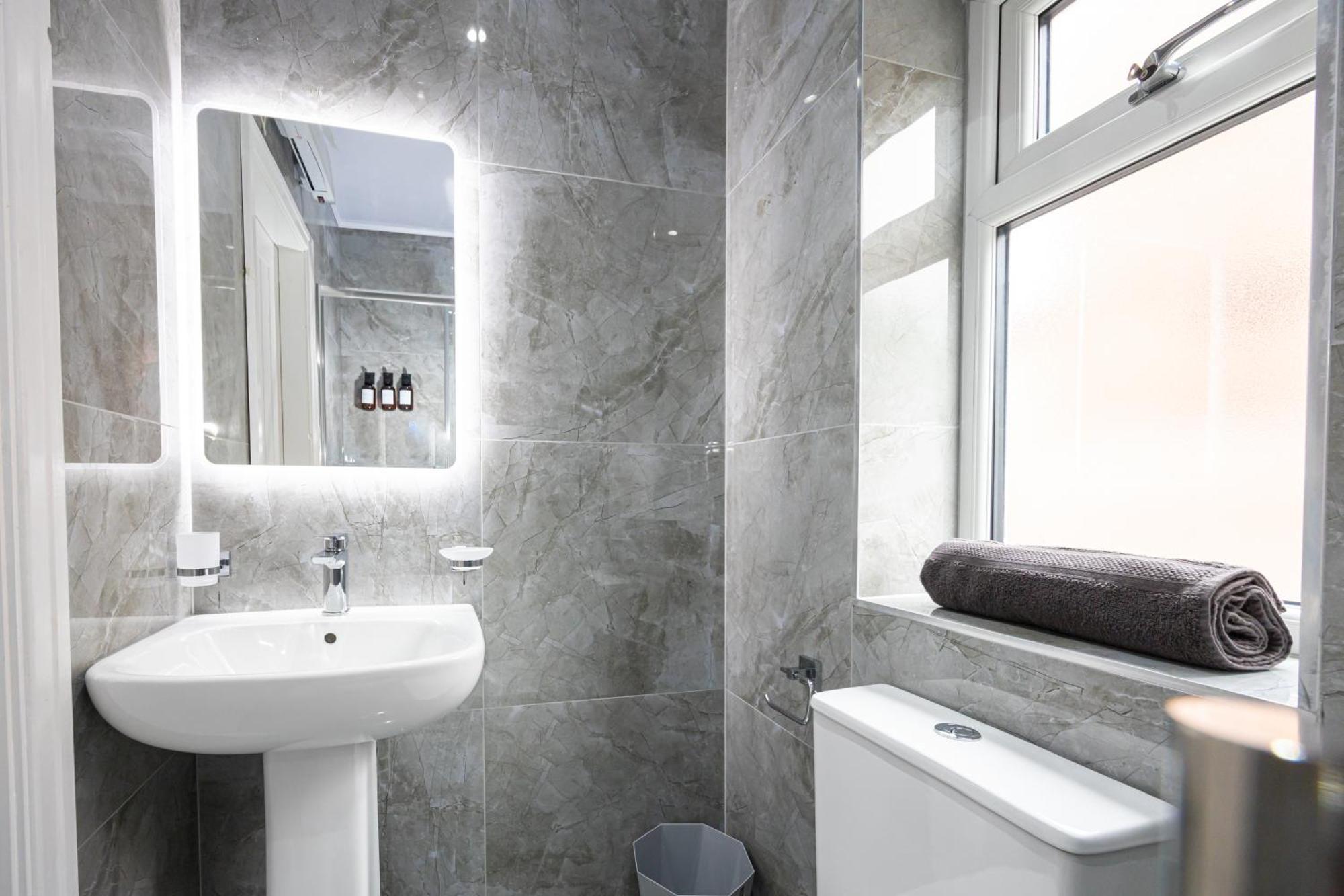 The Kent- Luxury Rooms Манчестер Екстер'єр фото