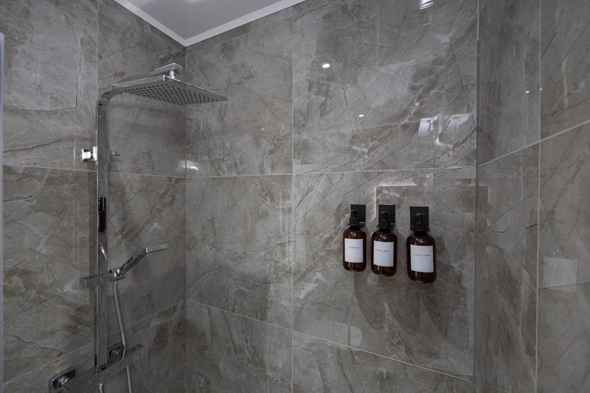 The Kent- Luxury Rooms Манчестер Екстер'єр фото